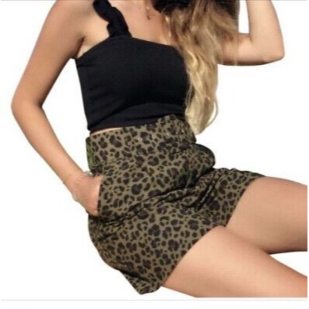 Zara Women High Waisted Chino Shorts High Rise Leopard Print Green Black SZ XS